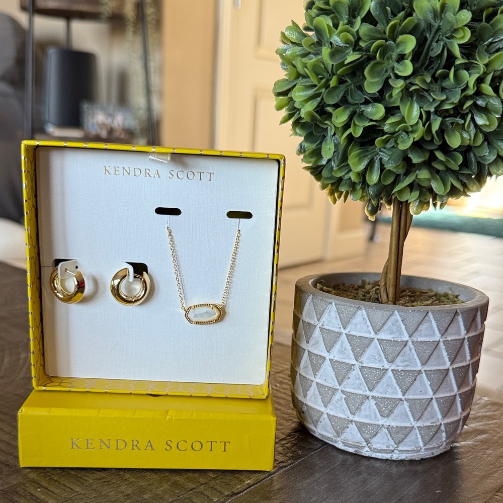 Kendra Scott Gold Hoop Earrings and Necklace Set - Picture 2 of 6